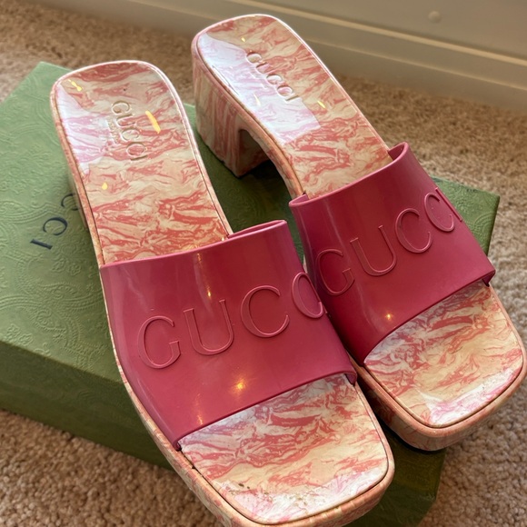 Gucci Coral Pink Marble Logo Block Heel Rubber Slides in box - Picture 12 of 12